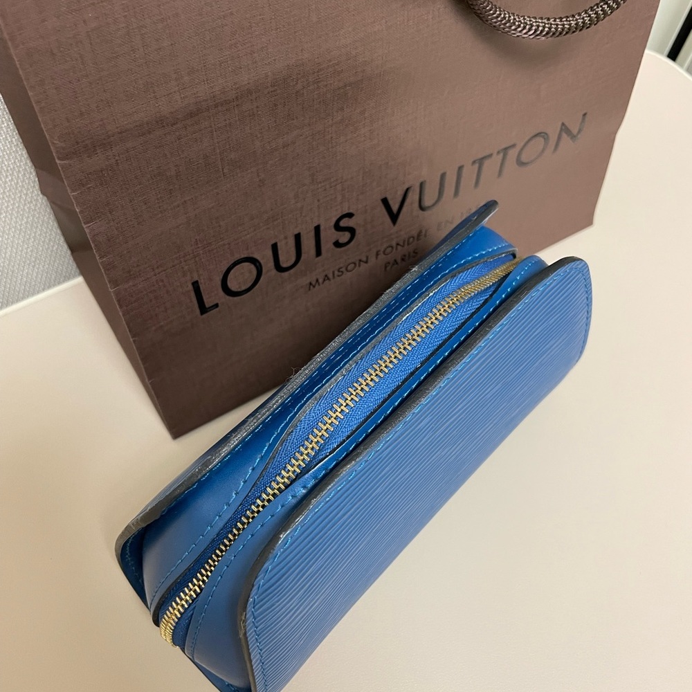 Louis Vuitton Blue Epi Leather Cosmetic Pouch - Picture 3 of 10
